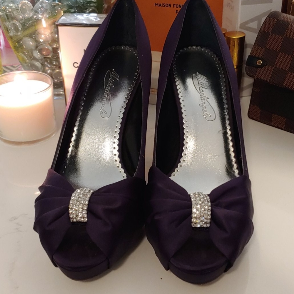 Shoes - Picture 2 of 7
